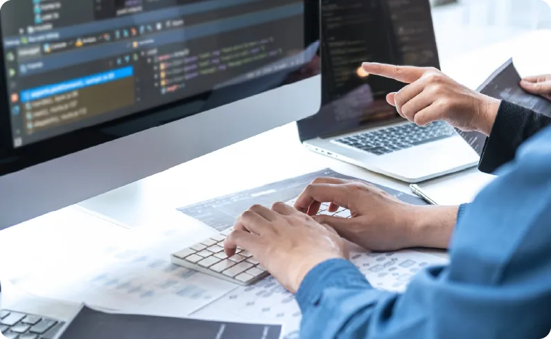 不動産チラシ.COMのホームページ制作現場の様子イメージ