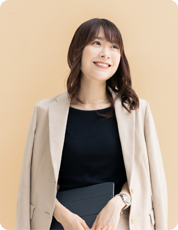 reQruの採用LPテンプレートページ2の女性社員ヨコヤマさん