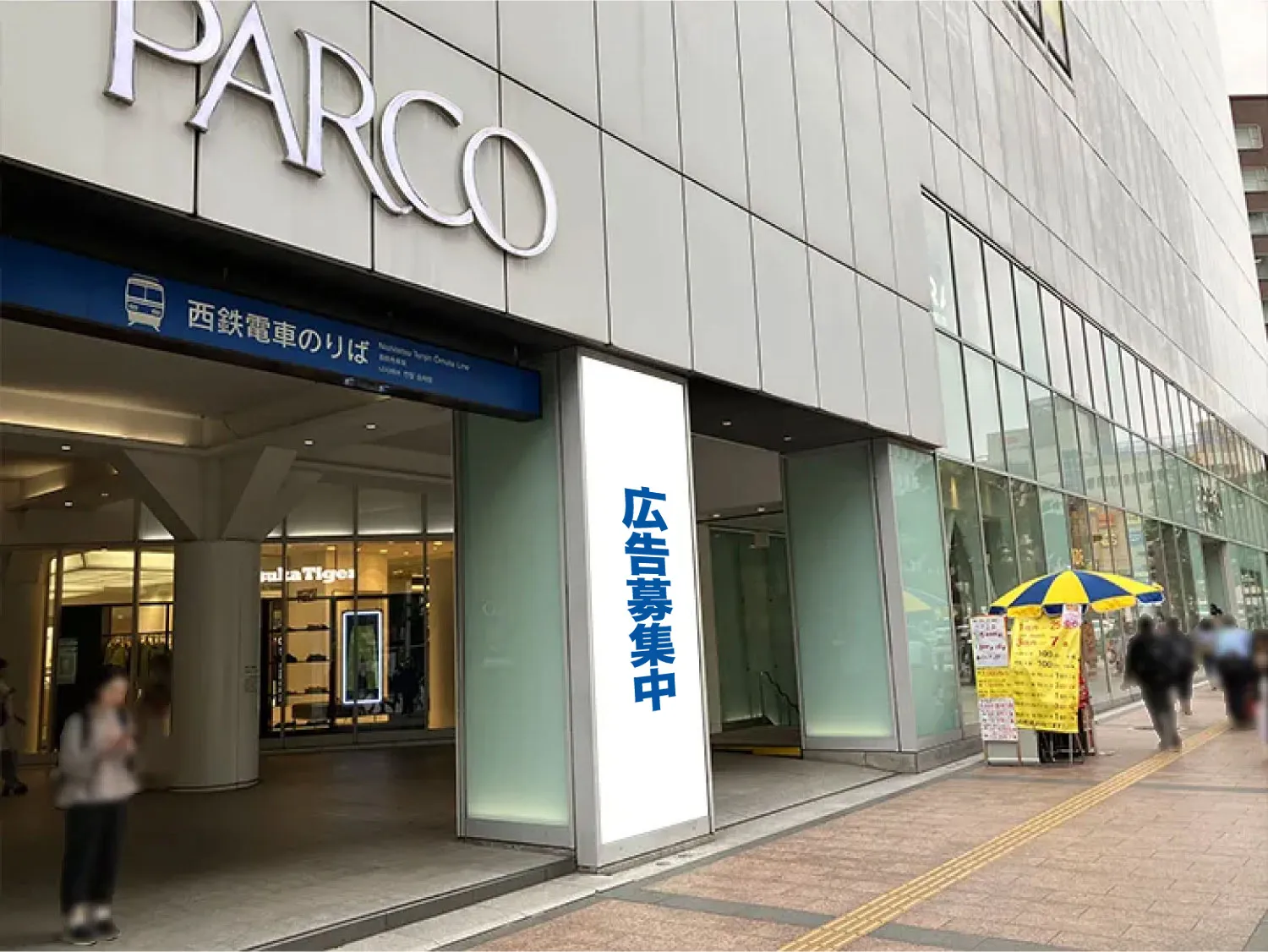 福岡の看板・福岡のデジタルサイネージ広告会社のイメージ福岡PARCO 本館柱シートコンコース口