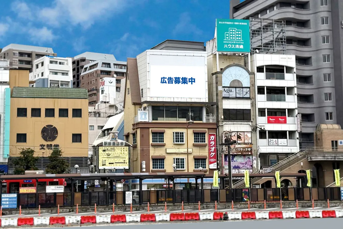 福岡のデジタルサイネージのイメージ長崎駅前ビジョン