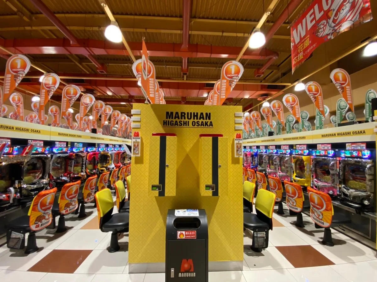 マルハン東大阪店 レート案内サイン装飾事例 01
