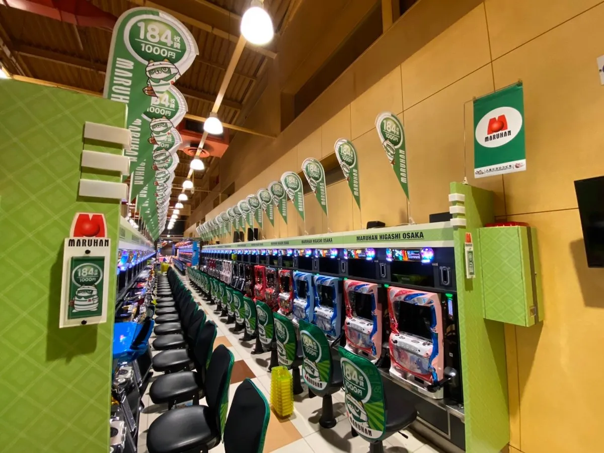 マルハン東大阪店 レート案内サイン装飾事例 03
