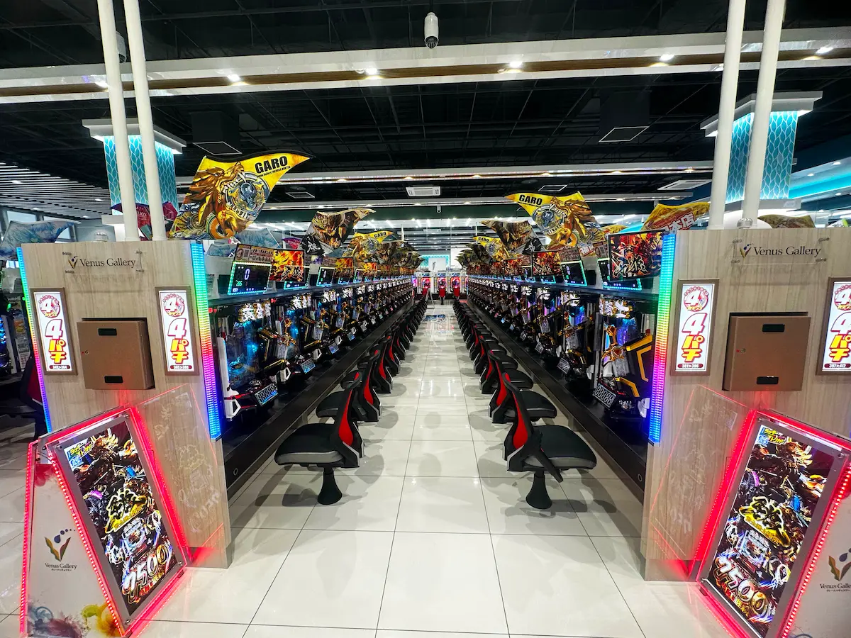 ヴィーナスギャラリー福岡本店 グランドリニューアル装飾事例 01