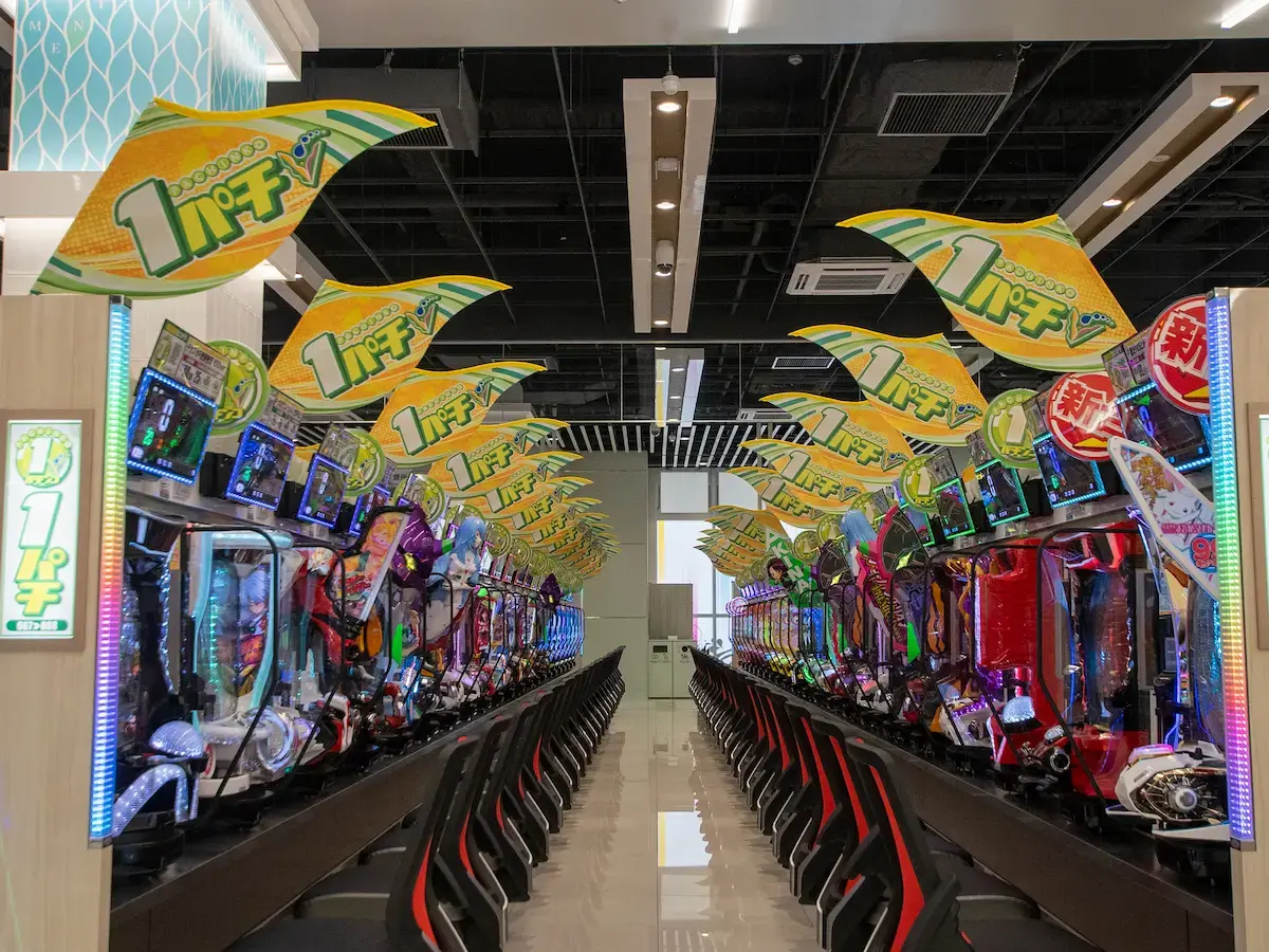 ヴィーナスギャラリー福岡本店 グランドリニューアル装飾事例 02