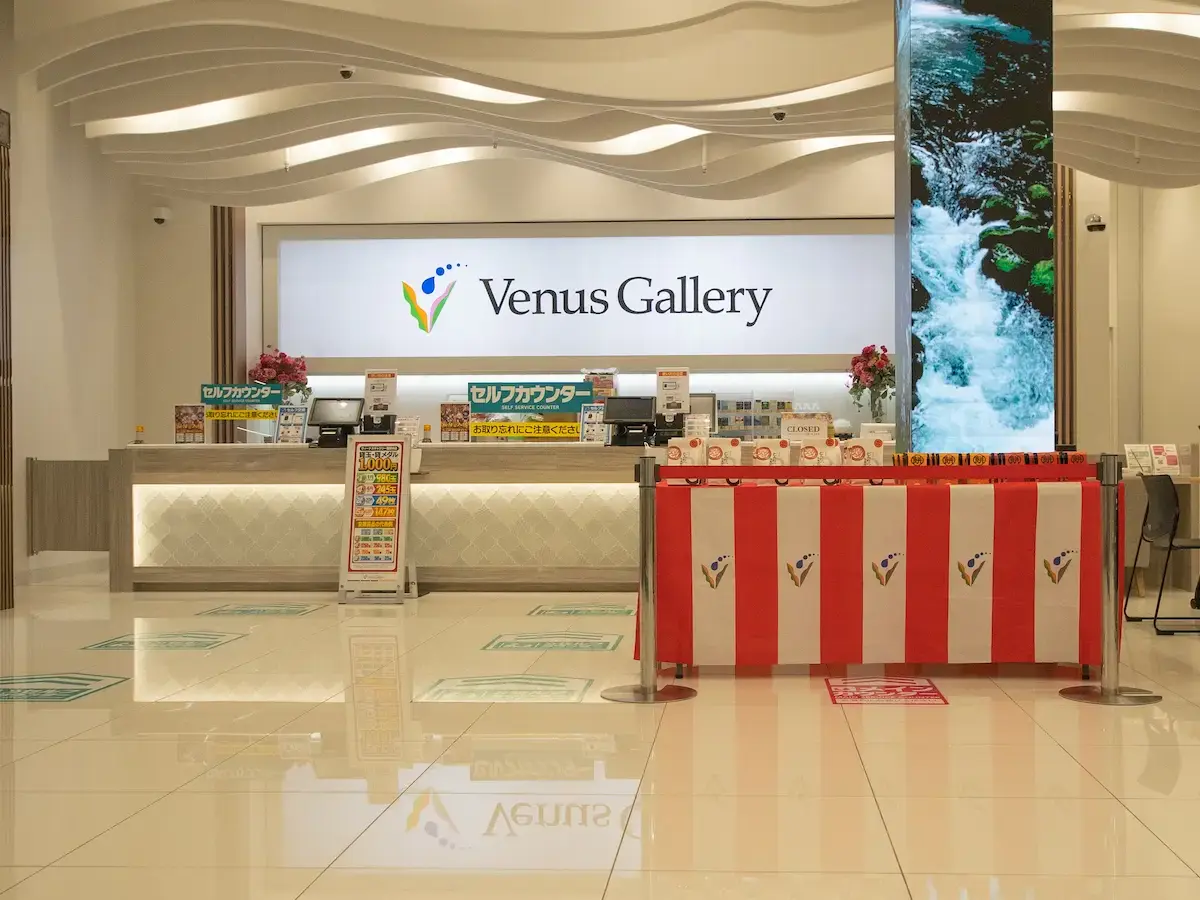 ヴィーナスギャラリー福岡本店 グランドリニューアル装飾事例 03